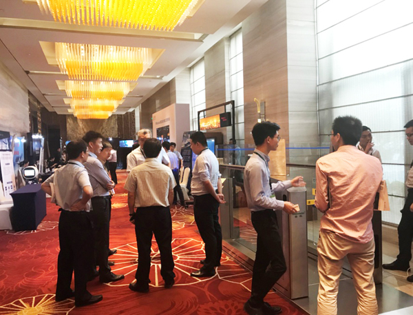 2018上海国际峰会，万搏(中国)wanbo·官方网页版,助力升级智慧机场