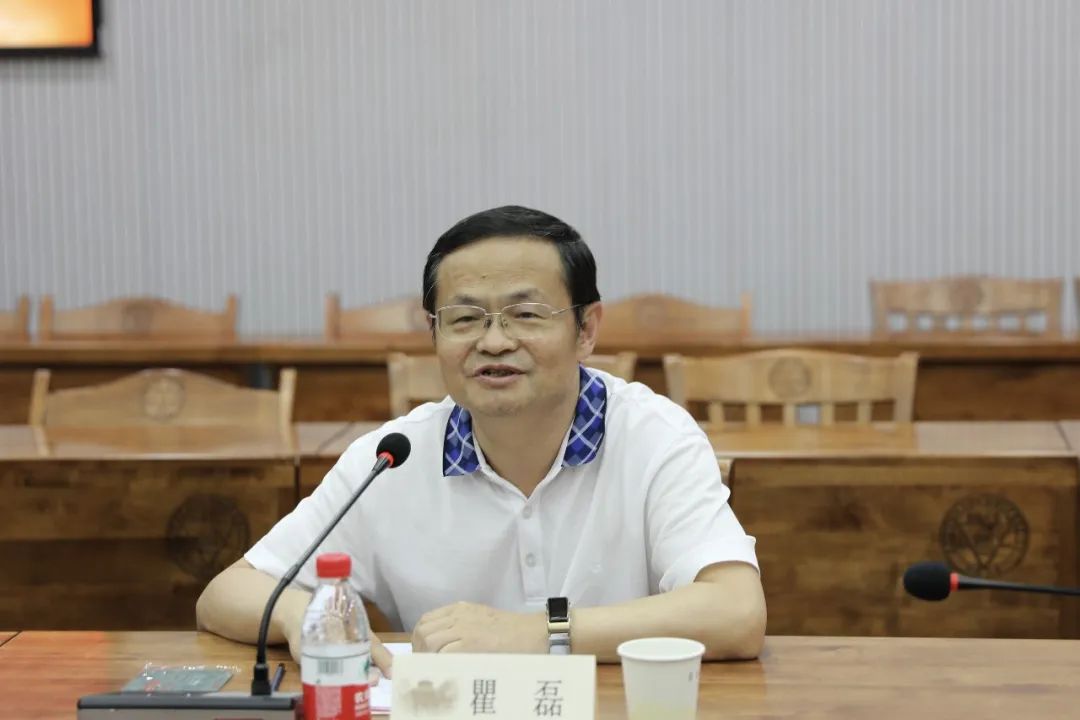 万搏(中国)wanbo·官方网页版,与东南大学签订产学研战略合作协议，瞿磊获颁“东南大学至善教育贡献奖”